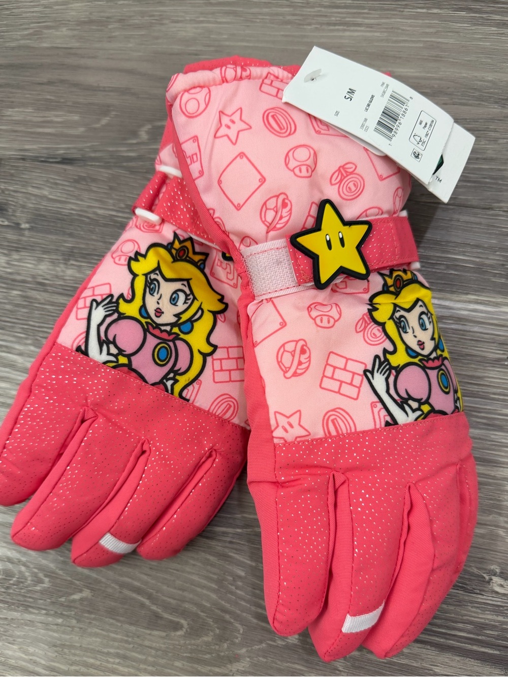 Super Mario Princess Peach Girl Ski Gloves!